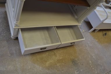 (L-829) Suur valge riiulitega kapp