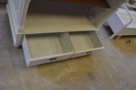 (L-829) Suur valge riiulitega kapp