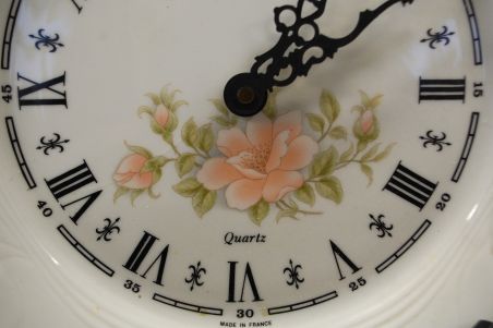 (n-7915) Hangarter, portselanist seinakell