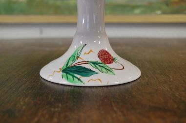 (n-7917) Käsitsimaalitud puuviljadega jalal tordivaagen