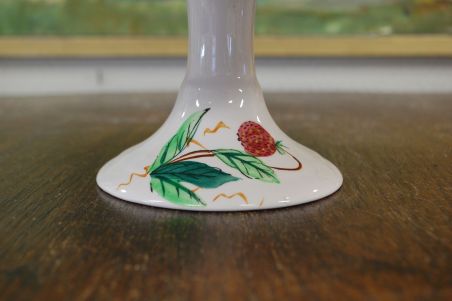 (n-7917) Käsitsimaalitud puuviljadega jalal tordivaagen