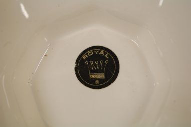 (n-7920) Royal, valge jalal kauss