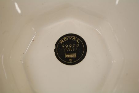 (n-7920) Royal, valge jalal kauss