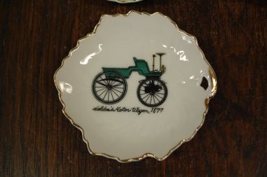 (n-7923) Portselanist taldrikud "Antiiksed autod", 6tk