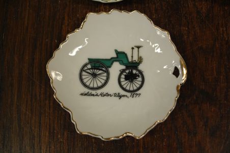 (n-7923) Portselanist taldrikud "Antiiksed autod", 6tk