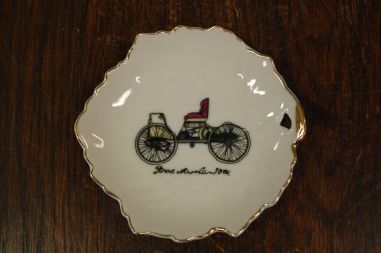 (n-7923) Portselanist taldrikud "Antiiksed autod", 6tk