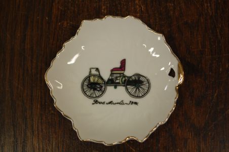 (n-7923) Portselanist taldrikud "Antiiksed autod", 6tk