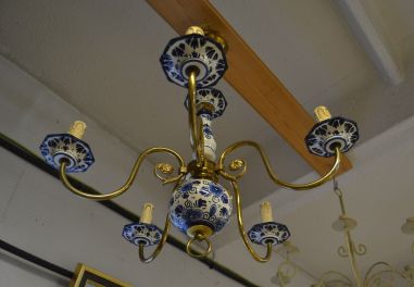 (n-7149) Sinise dekooriga kotkaga portselanist laelamp