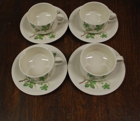 (n-7918/2) Schwarzenhummer, viinamarjaokstega kohvitassid-taldrikud, 4tk