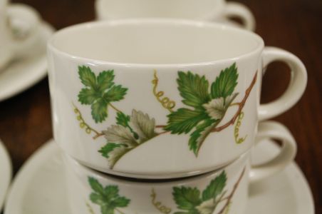 (n-7918/2) Schwarzenhummer, viinamarjaokstega kohvitassid-taldrikud, 4tk