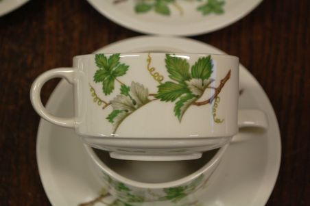 (n-7918/2) Schwarzenhummer, viinamarjaokstega kohvitassid-taldrikud, 4tk