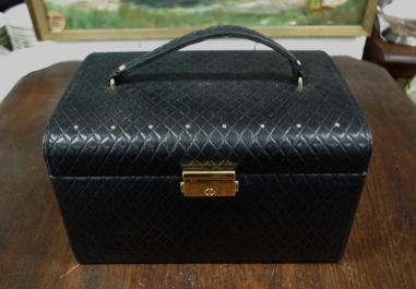 (n-7931) Ehetekarp-kohver