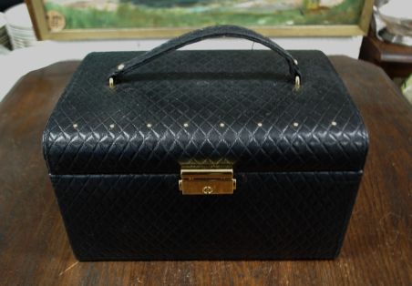 (n-7931) Ehetekarp-kohver