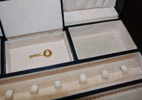 (n-7931) Ehetekarp-kohver