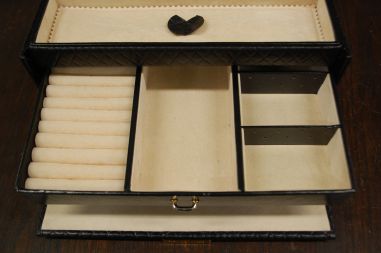 (n-7931) Ehetekarp-kohver