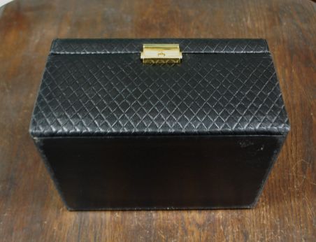 (n-7931) Ehetekarp-kohver