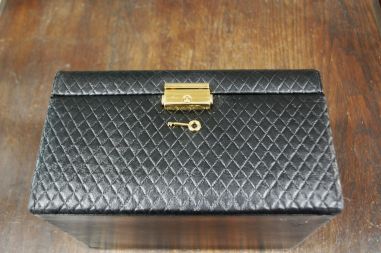 (n-7931) Ehetekarp-kohver