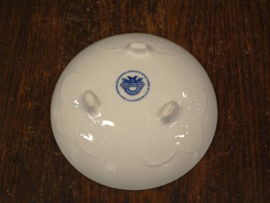 (n-7935) Villeroy & Boch Dessin Original väike jalgadel kauss "Maasikad"