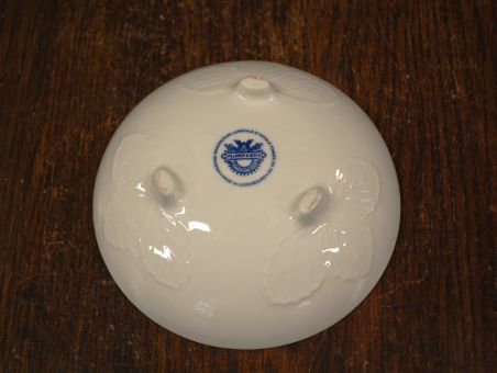 (n-7935) Villeroy & Boch Dessin Original väike jalgadel kauss "Maasikad"