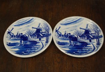 (7-535) Manufacture Royale la Louviere, Boch, taldrikud "Talvemotiv" 2tk