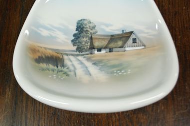 (n-7953) Copenhagen, Lyngby Denmark,  käsitsimaalitud kauss nr. 111-34-86