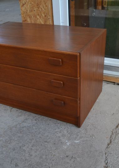 (n-7967) Tiigi tooni retro kolme sahtliga kummut Taanist