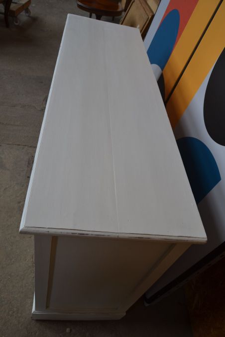 (n-7970) Valge pikem kummut servant