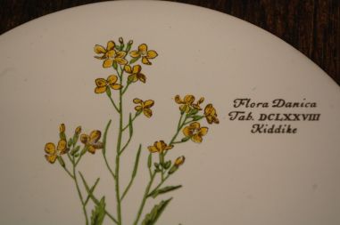 (n-7973/1) H & R Johnson Ldt, taimedega kuumaalus/ lõikelaud
