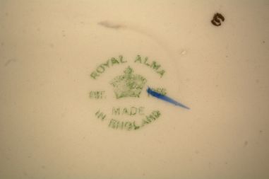(n-7981) Royal Alma, viinamarjadega kauss