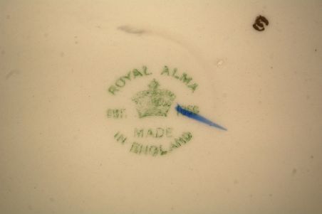 (n-7981) Royal Alma, viinamarjadega kauss