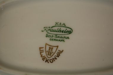 (n-8015/5) Selb Bavaria Krautheim, Liljekonval piibelehtedega vaagen
