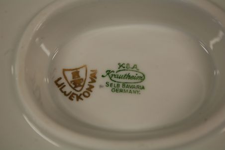 (n-8015/6) Selb Bavaria Krautheim, Liljekonval piibelehtedega kastmenõu