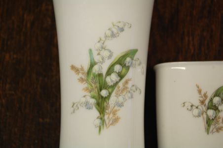 (n-8015/7) Selb Bavaria Krautheim, Liljekonval piibelehtedega vaasid, 2tk