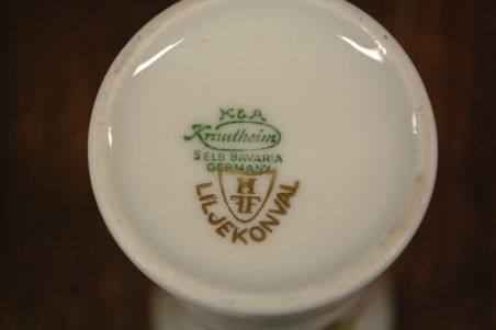 (n-8015/7) Selb Bavaria Krautheim, Liljekonval piibelehtedega vaasid, 2tk