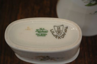 (n-8015/7) Selb Bavaria Krautheim, Liljekonval piibelehtedega vaasid, 2tk