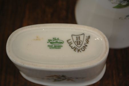 (n-8015/7) Selb Bavaria Krautheim, Liljekonval piibelehtedega vaasid, 2tk