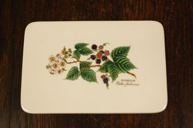 (n-8020) Horishin Potteries, Brombeere, keraamiine lõikelaud "Murakas"