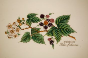 (n-8020) Horishin Potteries, Brombeere, keraamiine lõikelaud "Murakas" 2