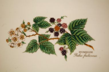 (n-8020) Horishin Potteries, Brombeere, keraamiine lõikelaud "Murakas"