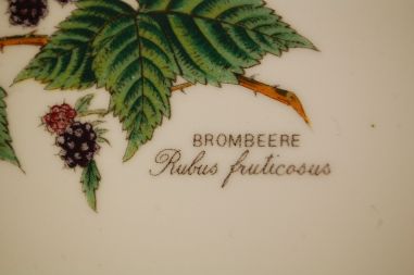 (n-8020) Horishin Potteries, Brombeere, keraamiine lõikelaud "Murakas"