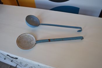 (n-8026) Vanad metallist kulp ja sõel