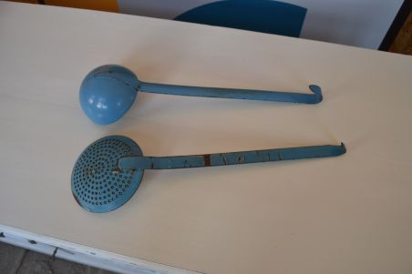 (n-8026) Vanad metallist kulp ja sõel