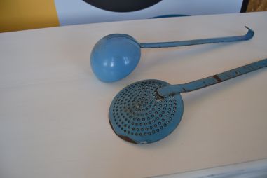 (n-8026) Vanad metallist kulp ja sõel