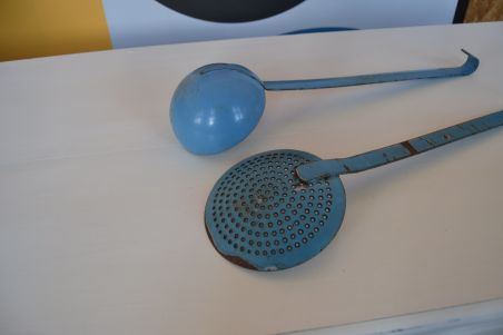 (n-8026) Vanad metallist kulp ja sõel