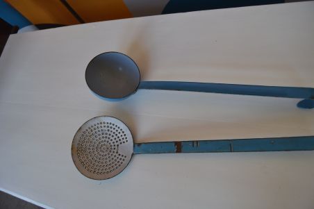 (n-8026) Vanad metallist kulp ja sõel