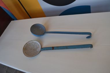 (n-8026) Vanad metallist kulp ja sõel