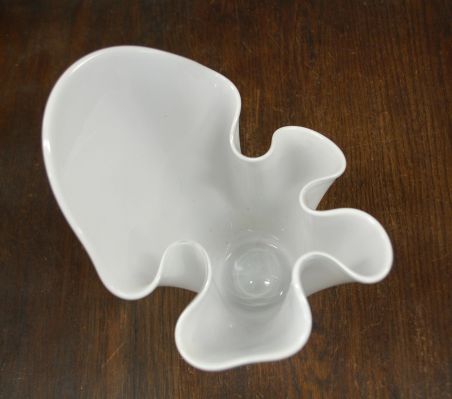 (n-8030) Danish Art Glass, piimjasvalge klaasist tulbivaas