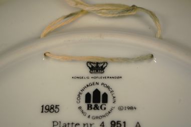 (n-8042/3) Bing & Grondahl, Kurt Ard, kollektsioontaldrik nr 4 951A