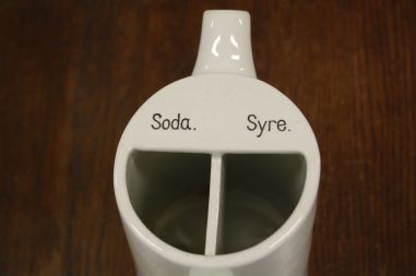 (n-8047) Haruldane kahe sektoriga kann (Soda -Syre)