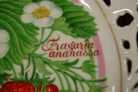 (n-8056/2) Bavaria Schumann Arzberg Tradition, kollektsioontaldrik "Maasikas", nr7